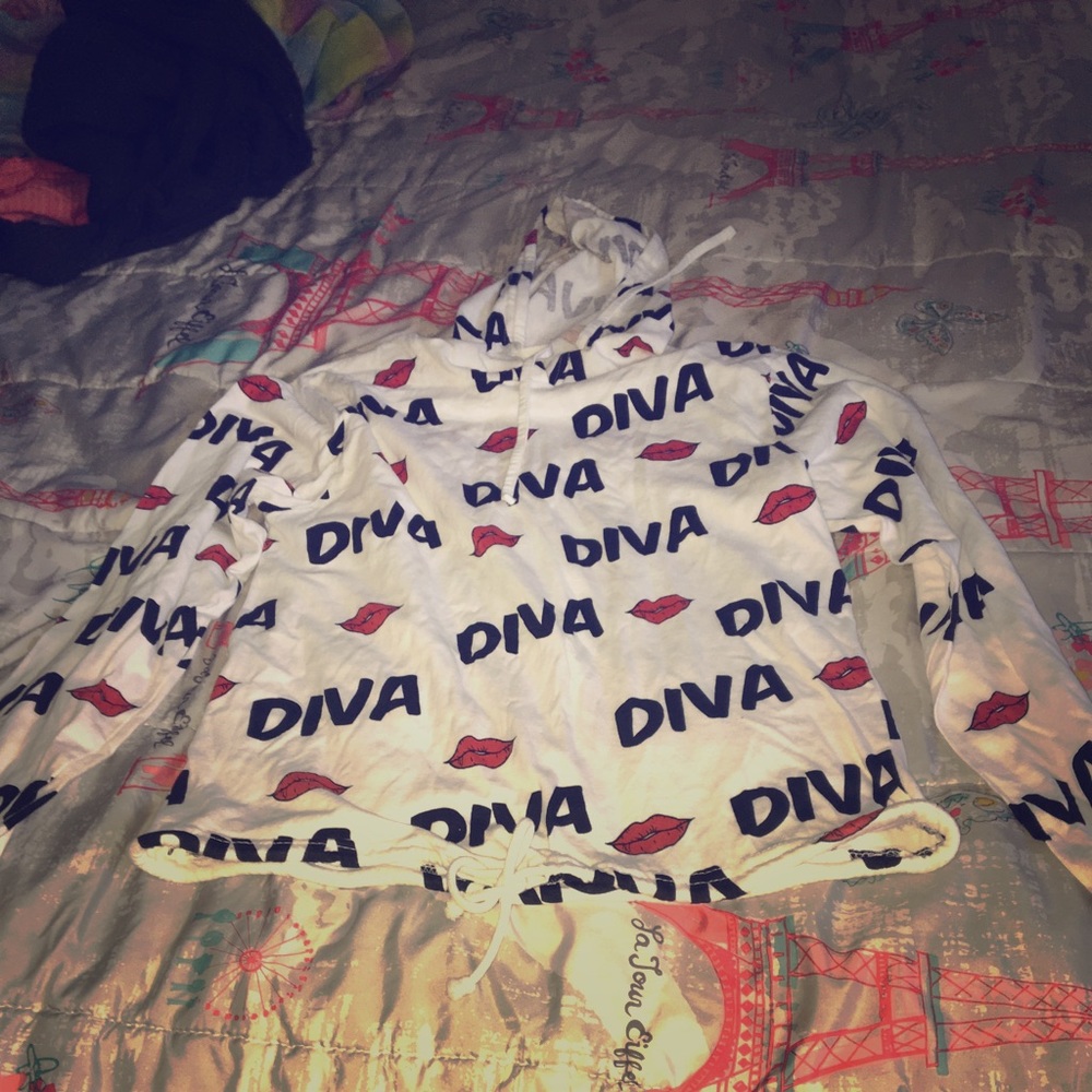 Cropped diva shirt